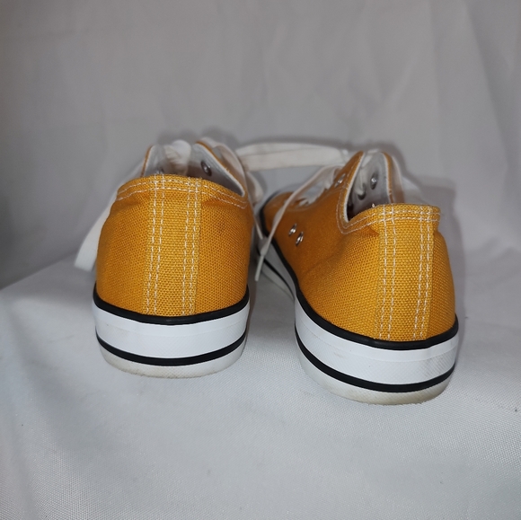 Classic Minimalist Ochre Mens 9 Chuck Style Low Top. - Picture 4 of 6